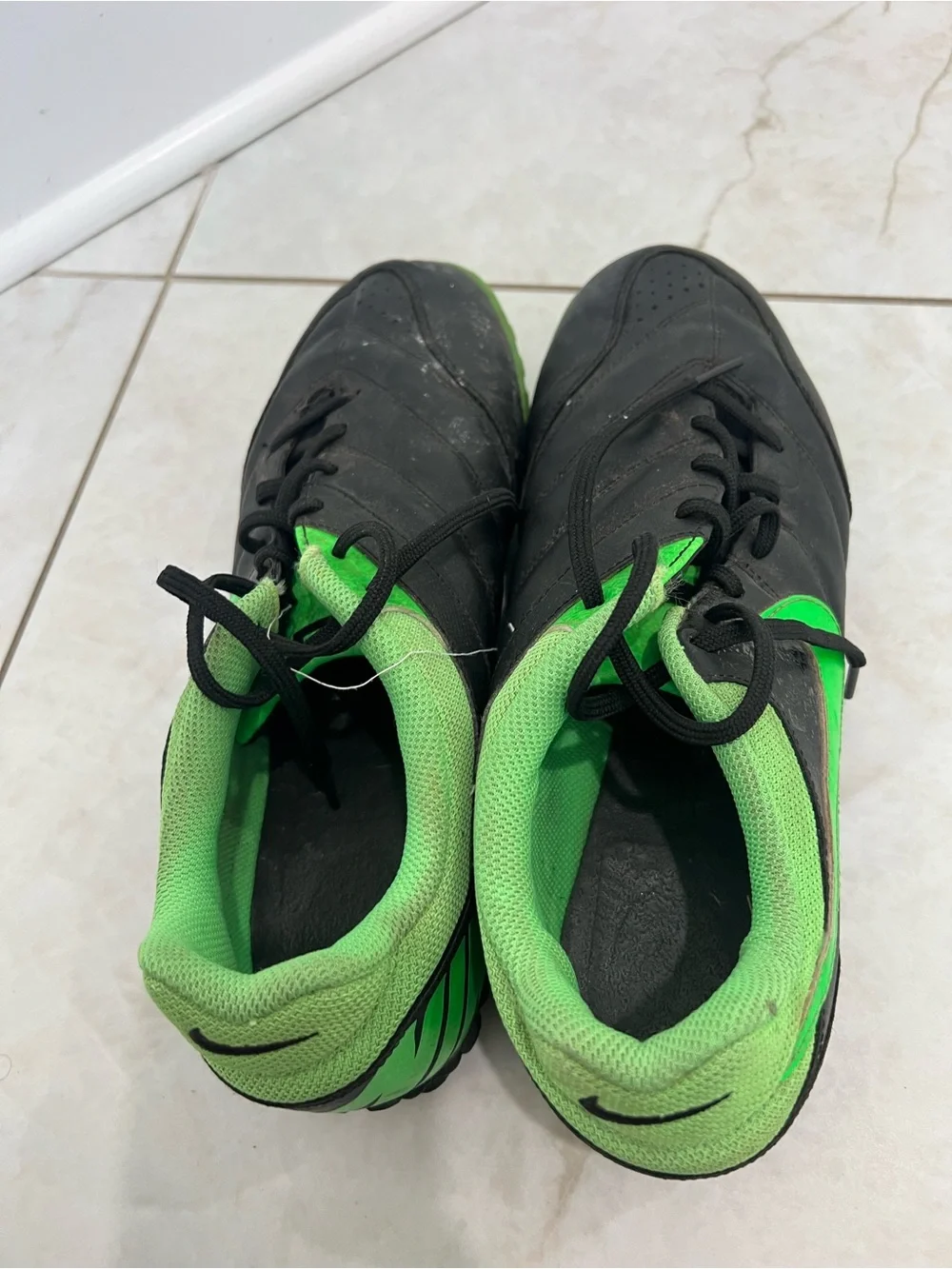 Nike Black / Green Bomba Soccer Shoes Size 11 US